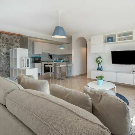 Vila In Sleeps 8 With Pool Air Con And Wifi Nerano