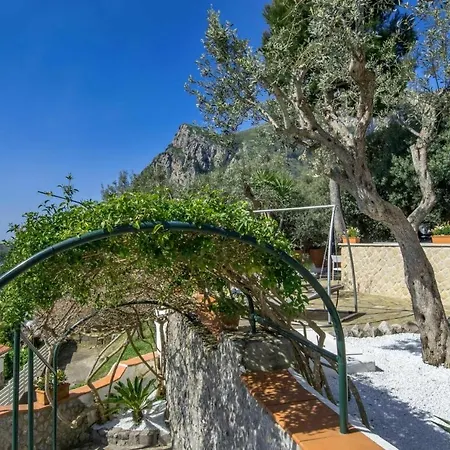 In Sleeps 8 With Pool Air Con And Wifi Nerano