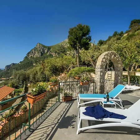 Vila In Sleeps 8 With Pool Air Con And Wifi Nerano
