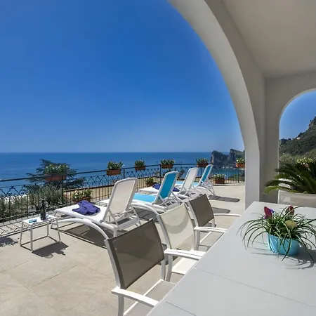 In Sleeps 8 With Pool Air Con And Wifi Vila *